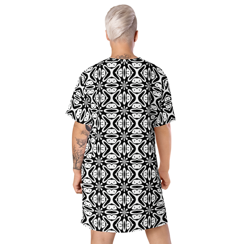 Product name: Recursia Modern MoirÃ© II T-Shirt Dress. Keywords: Clothing, Print: Modern MoirÃ©, T-Shirt Dress, Women's Clothing