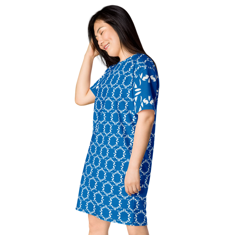 Product name: Recursia Modern MoirÃ© V T-Shirt Dress In Blue. Keywords: Clothing, Print: Modern MoirÃ©, T-Shirt Dress, Women's Clothing
